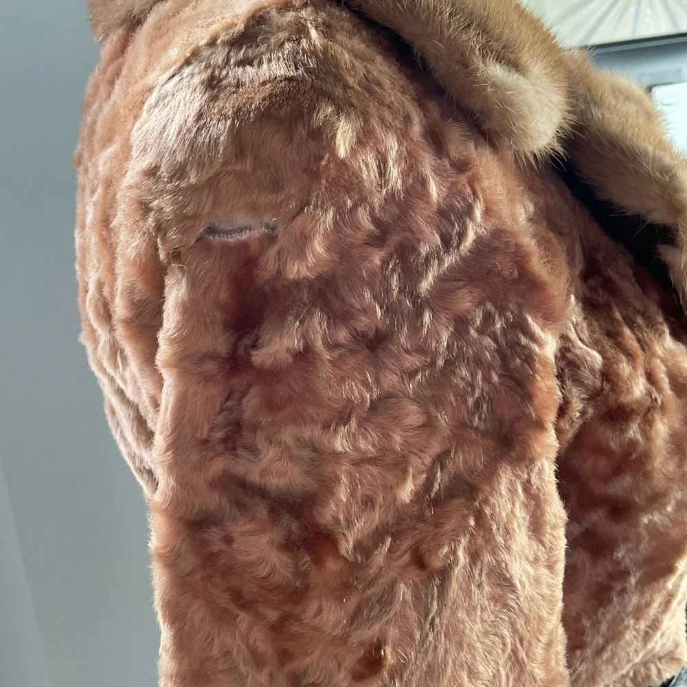 Vintage Kneeter Furs Coat - Picture 5 of 13